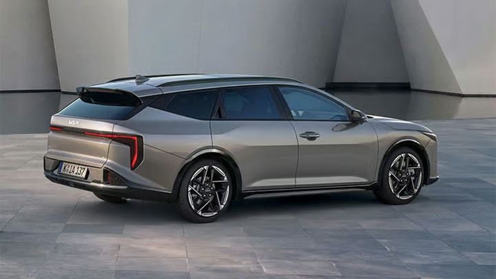 KIA K4 Sportswagon - posterior