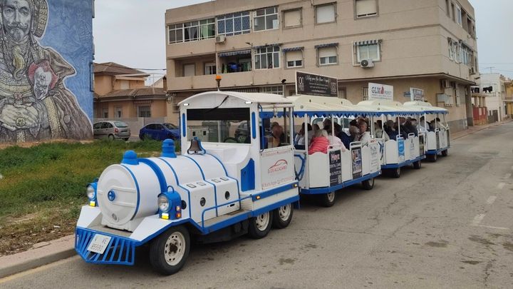 Tren turístico