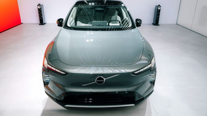 Volvo EX60