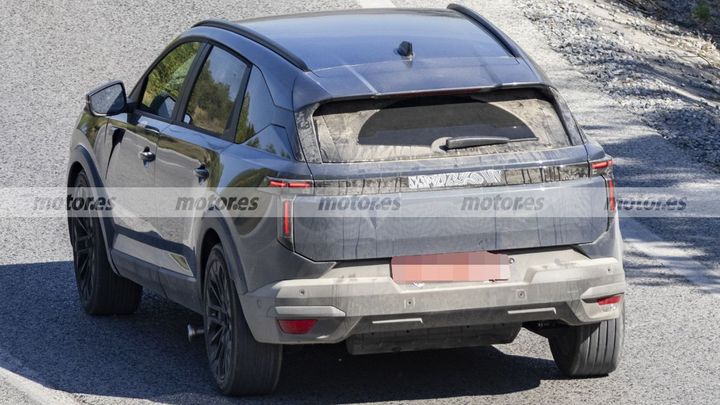 Fotos espía Dacia Striker Hybrid 4x4 2026