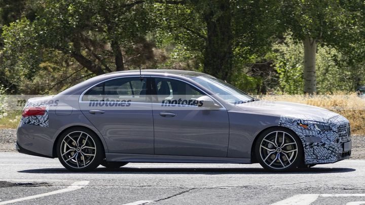 Fotos espía Mercedes Clase C Berlina Facelift 2027
