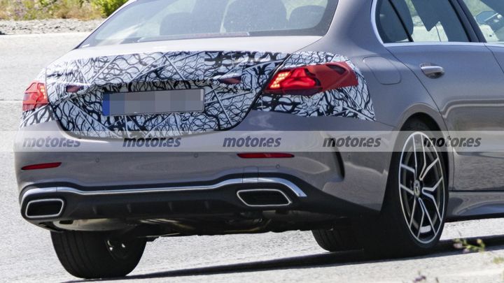 Fotos espía Mercedes Clase C Berlina Facelift 2027