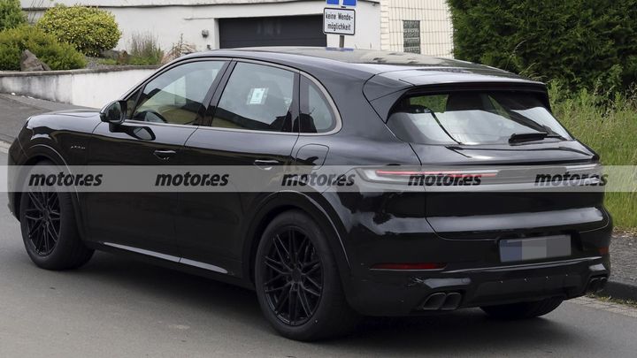 Fotos espía Porsche Cayenne Turbo E-Hybrid Facelift 2027