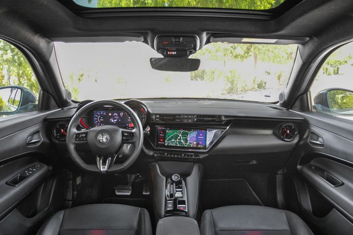 prueba-alfa-romeo-junior-ibrida-20261148