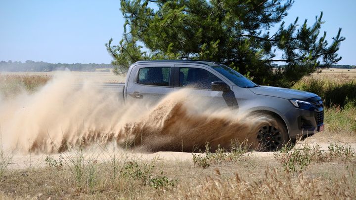 prueba-isuzu-d-max-2026-2026114653-17810