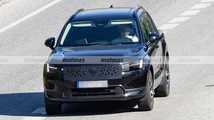 Volvo XC40 2027 - foto espía frontal