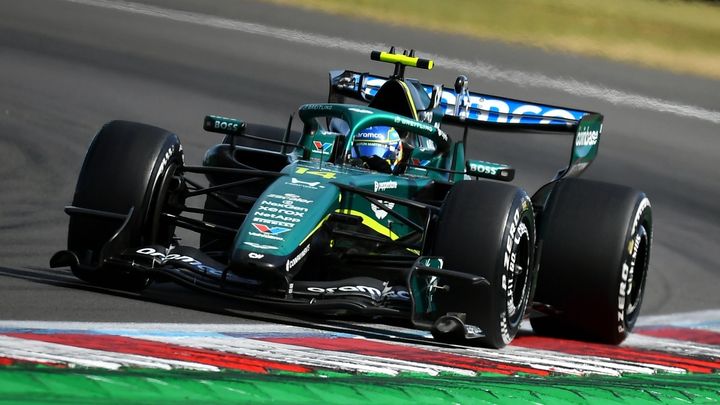 Fernando Alonso a bordo del AMR26