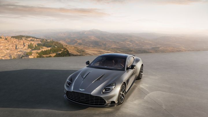 Aston Martin Vanquish 25