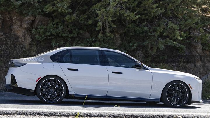 Fotos espía BMW Serie 7 M760 xDrive 2027