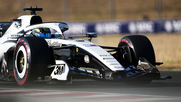 checo-perez-red-bull-demasiado-exito-abu