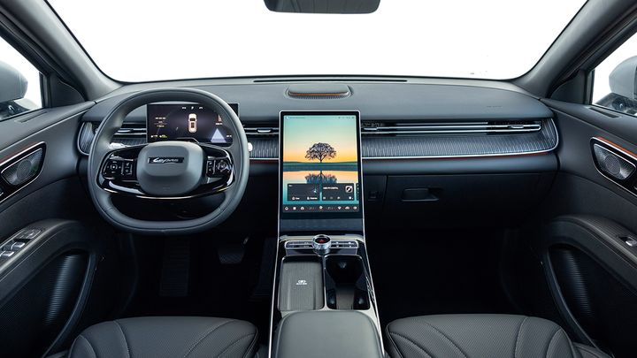 Lepas L8 - interior