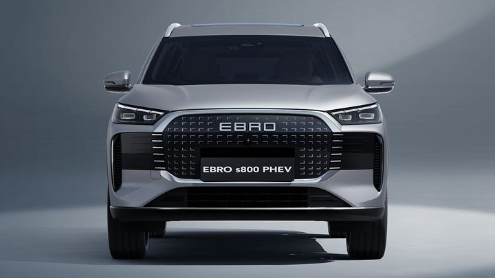 EBRO S800 PHEV - frontal
