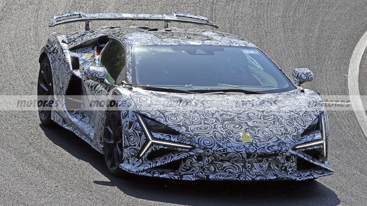 Fotos espía Lamborghini Revuelto SV en Nürburgring