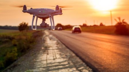 La DGT se prepara para los drones de largo alcance; vigilancia y sanciones en carretera experimentarán un cambio radical
