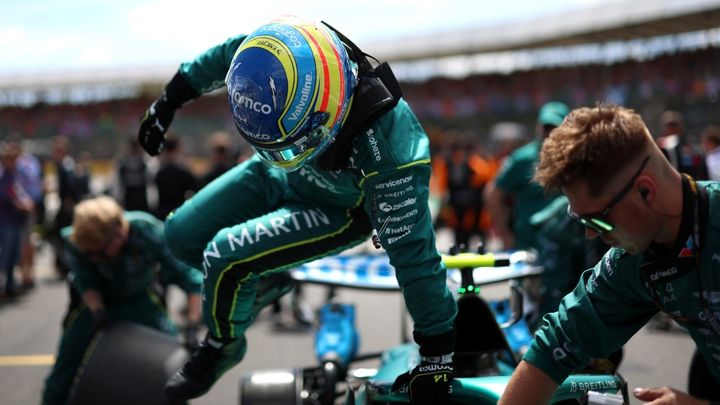 newey-disculpa-alonso-pide-siga-absoluta