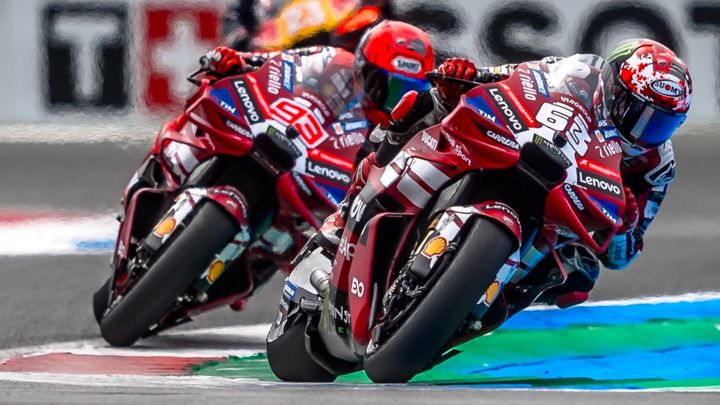 pecco-bagnaia-fantasma-valentino-rossi-r