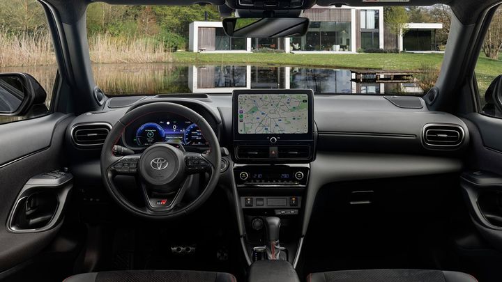 Toyota Yaris Cross 2027 - interior