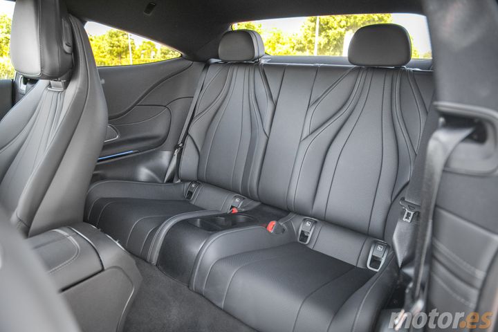 prueba-mercedes-benz-cle-300e-coupe-2026
