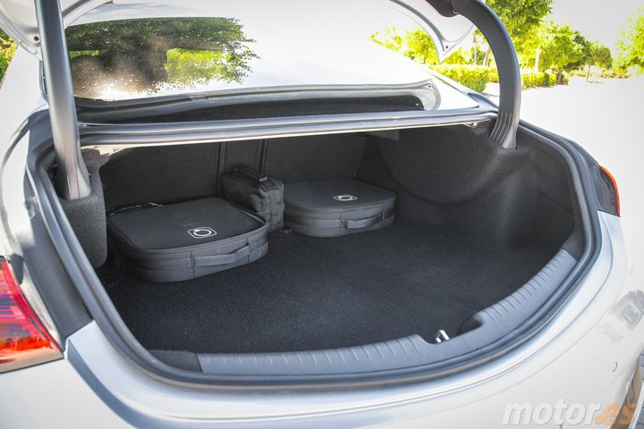 prueba-mercedes-benz-cle-300e-coupe-2026