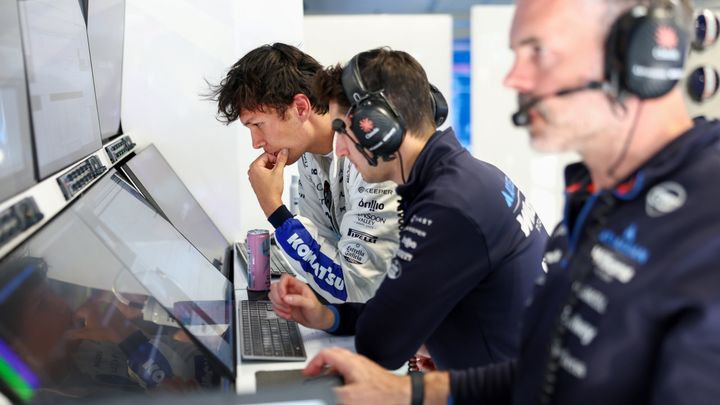 albon-fw48-tres-ruedas-cambio-williams-m