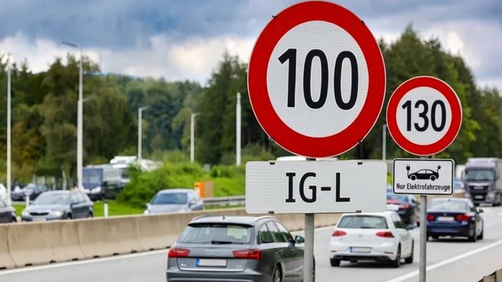 circular-autopista-130-kmh-legal-coche-e