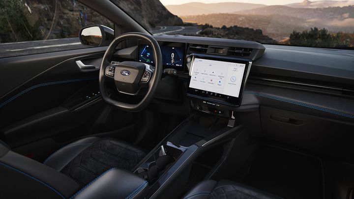 Ford Puma Gen-E Black Edition - interior