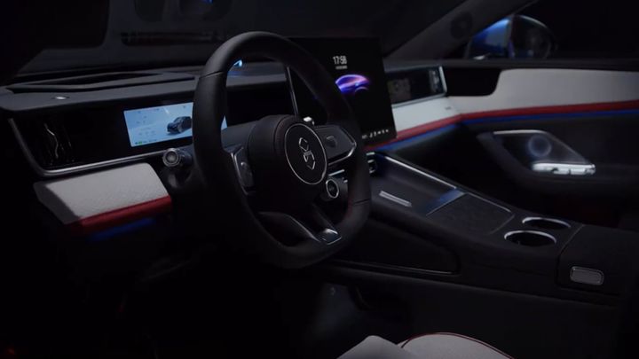 Interior del Luxeed RX