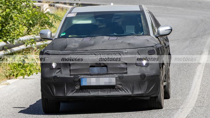 Hyundai KONA 2027 - foto espía frontal