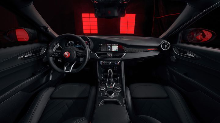 Alfa Romeo Giulia Edizione Luna Rossa - interior