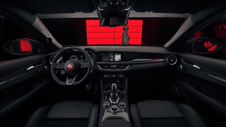 Alfa Romeo Stelvio Edizione Luna Rossa - interior