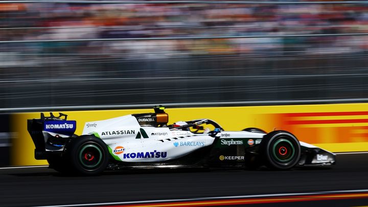 carlos-sainz-williams-equipo-cerca-donde