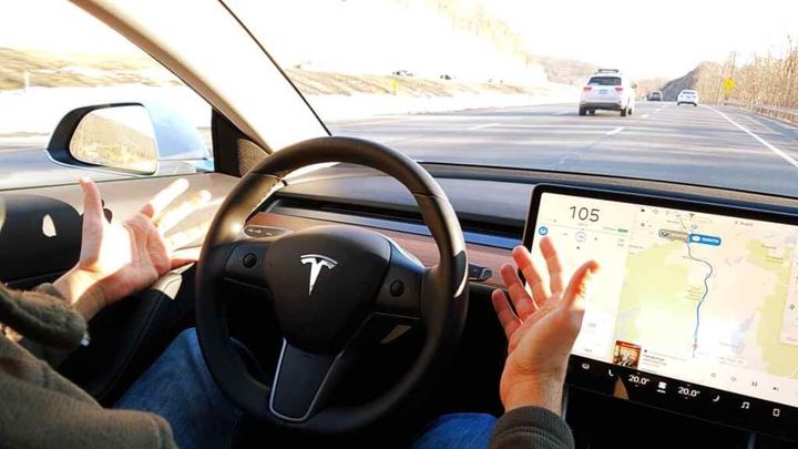 Conduciendo un Tesla con FSD