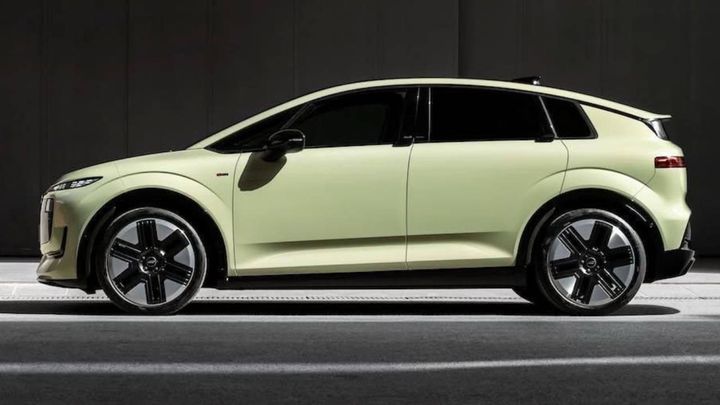 el-audi-a2-e-tron-pierde-el-disfraz-ante