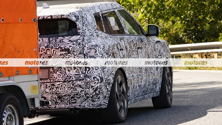 Hyundai KONA 2027 - foto espía posterior