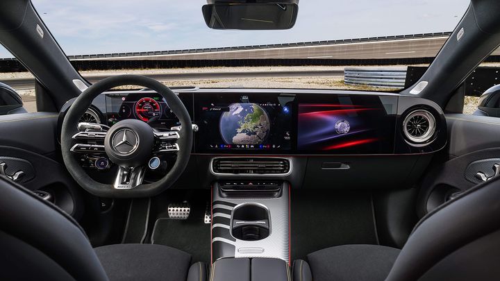 Mercedes-AMG CLA 45 4MATIC+ 2027 - interior