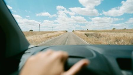 El radar que acabó cazándolo iba dentro del coche: 227 km/h, un móvil y un vídeo compartido en redes