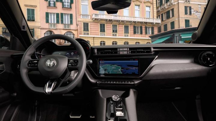 alfa-romeo-junior-tonale-giulia-stelvio-