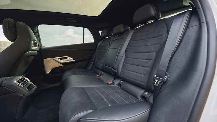 Detalle de las plazas traseras del Mercedes GLC eléctrico.
