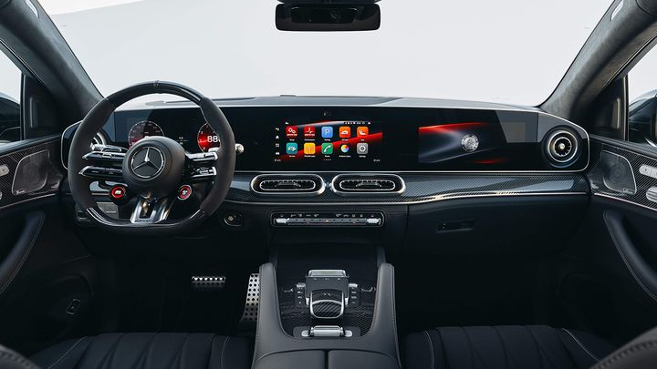 Interior del nuevo Mercedes-AMG GLE 63 S 4MATIC+ con el sistema de triple pantalla