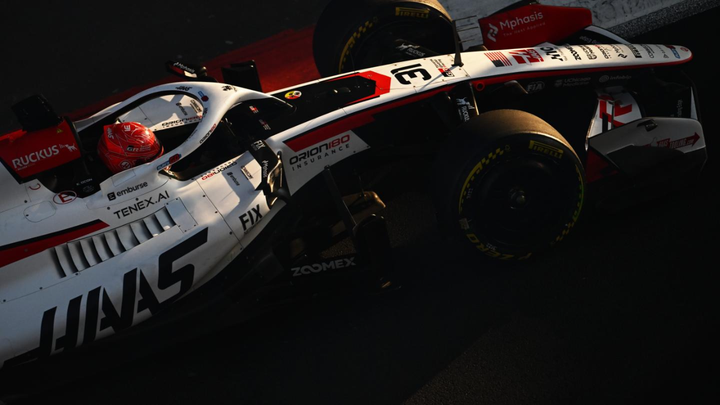 ocon-cuerda-floja-haas-baja-gran-premio-