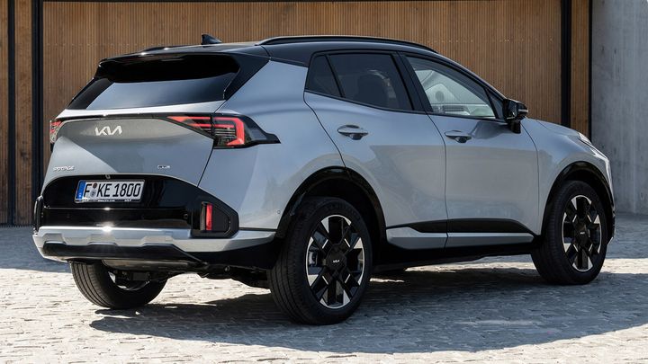 Vista trasera lateral del KIA Sportage con acabado GT-line