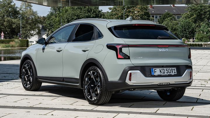 Vista lateral posterior del KIA XCeed Emotion