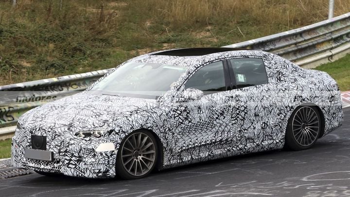 Fotos espía Mercedes Clase E eléctrico 2027