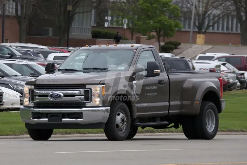 La Ford F Xlt Es Capturada Al Desnudo