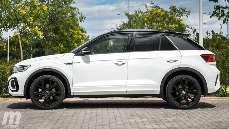 El Volkswagen T-Roc estrena la edición limitada Dark, todos los precios de  una versión que destaca por diseño y por equipamiento