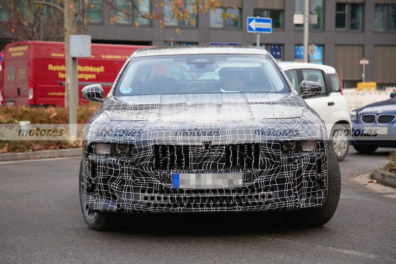 Cazado el nuevo BMW Serie 7 2023, y el híbrido enchufable, en nuevas fotos  espía