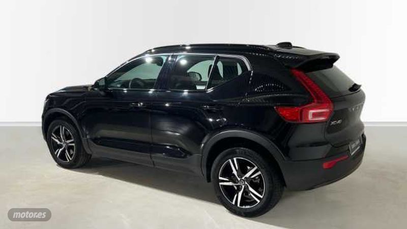 Volvo XC40 XC40 Plus, B3 Mild hybrid, Gasolina, Dark - Imagen 2