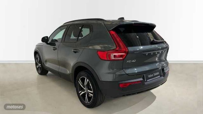 Volvo XC40 XC40 Plus, B3 Mild hybrid, Gasolina, Dark - Imagen 2
