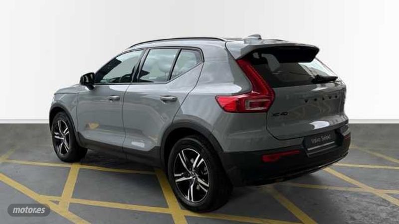 Volvo XC40 2.0 B3 MHEV PLUS DARK DCT 5P - Imagen 2