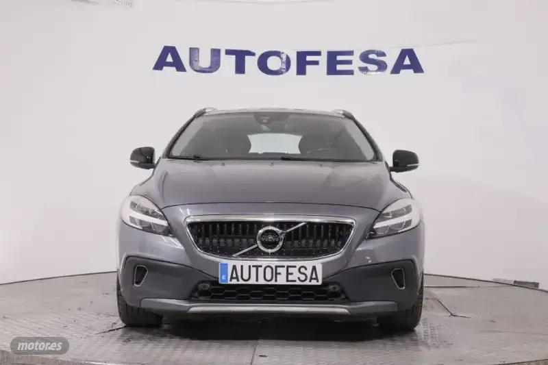 Volvo V 40 CROSS COUNTRY 1.5 T3 OVERSTA EDITION AUTO 152CV 5P # NAVI,PARKTRONIC,CAMARA TRASERA - Imagen 2